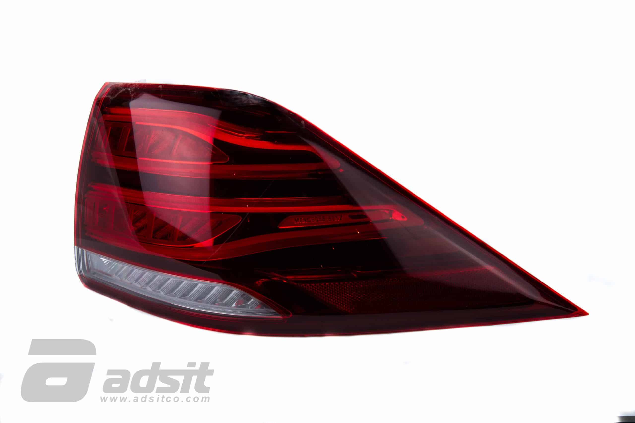 RIGHT TAIL LIGHT